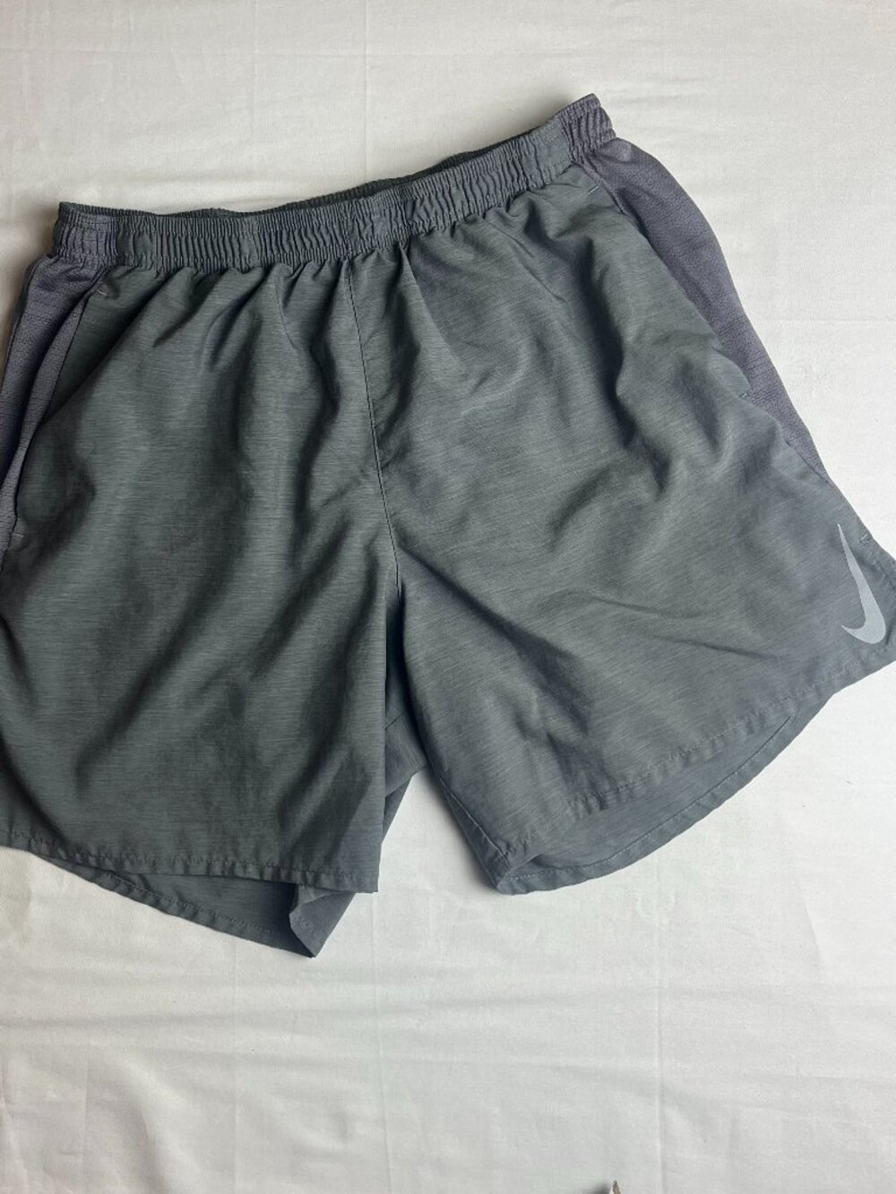 Nike Dri-Fit Men's Challenger 7 Shorts Size L Gray, Logo, 2-in-1 Running Shorts